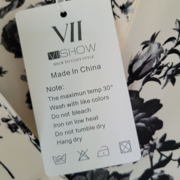 2 Pretty Career Blouses Size L in Green and Cream - Picture 4 of 10